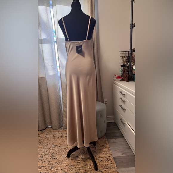 Satin dress - Picture 13 of 16